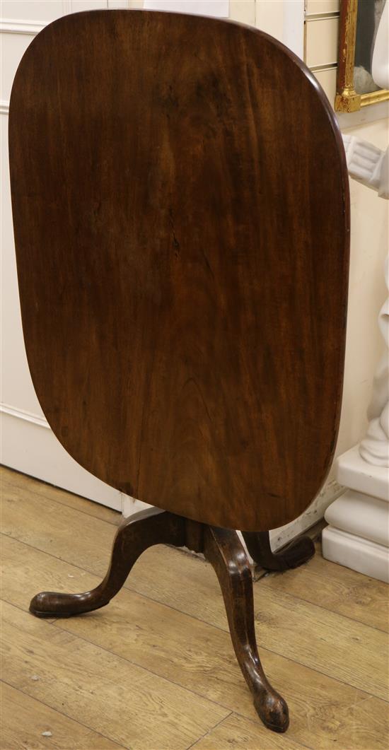 A George III mahogany tilt top tea table W.72.5cm